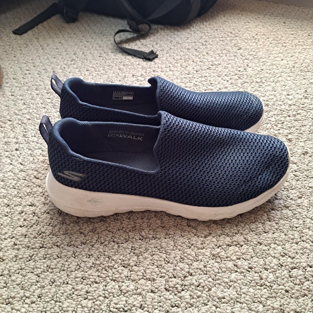 Skechers GoWalks GoGa MAX